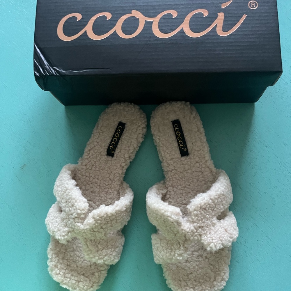 Ccocci Emma Furry Slipper, New, Size 5.5, Cream